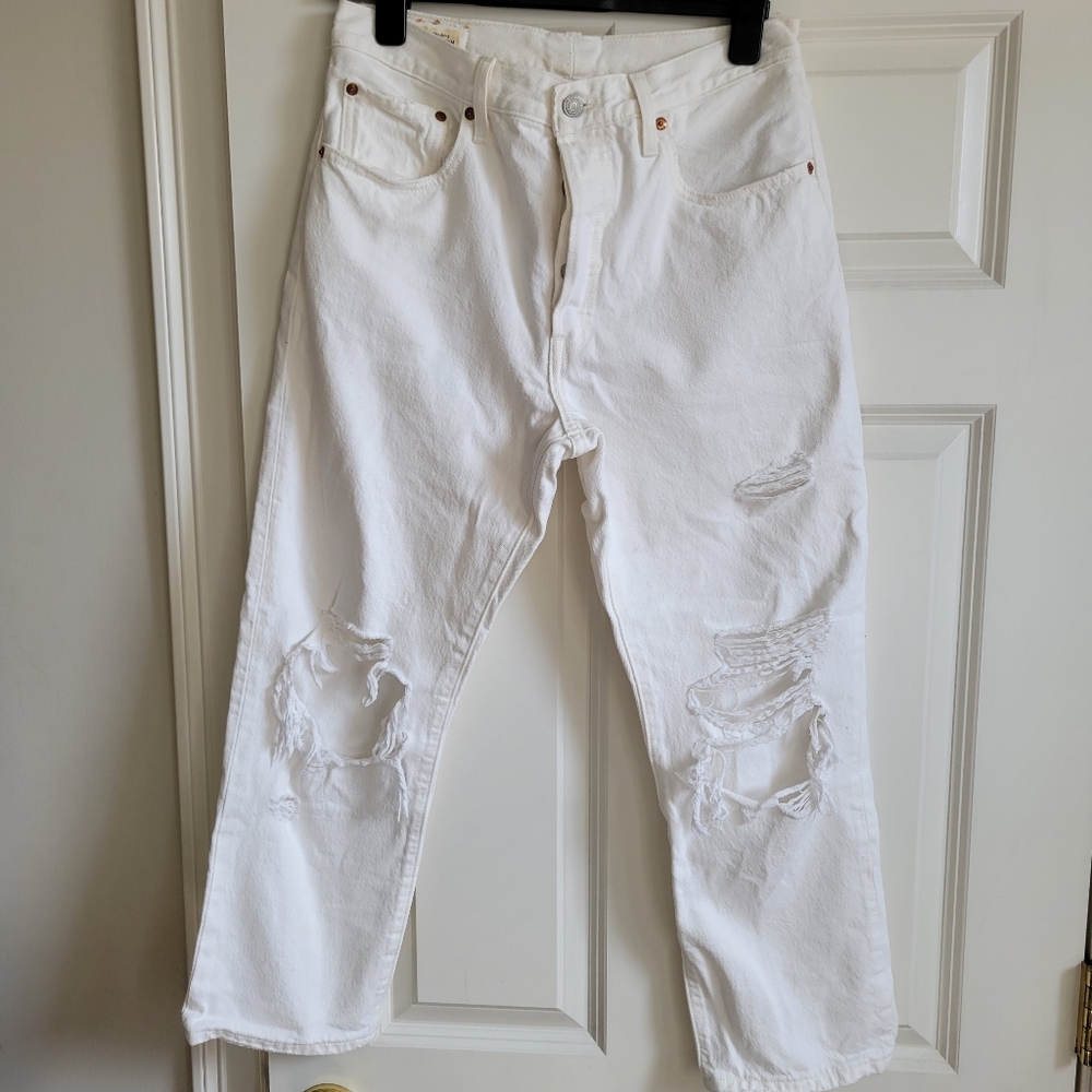 Levi's off-white distressed jeans size 31